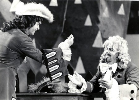 Graf Stanislaus in Der Vogelhändler mit Klaus Schürmann als Baron Webs